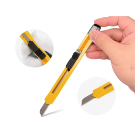 Q-connect Cúter XD-04 Plástico Estrecho Cuchilla 9 mm Clip Blíster 1 Unidad