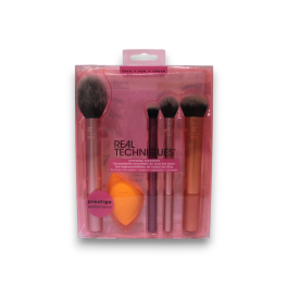 Real Techniques EVERYDAY ESSENTIALS must haves kit Set de maquillaje 5 pz RT200 Expert Face, RT400 Blush, RT402 Setting, RT300 Deluxe Crease y Miracle Complexion Sponge Precio: 21.49999995. SKU: S0571287