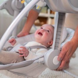 Ingenuity ING0074451173002 Columpio eléctrico plegable EndlessBloom para bebé con arco de juguete, ajustes de balanceo, temporizador y reclinación