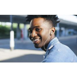 JBL Tune 215BT Auriculares Inalámbricos Bluetooth con Pure Bass Sound y 16 Horas de Batería - Negros