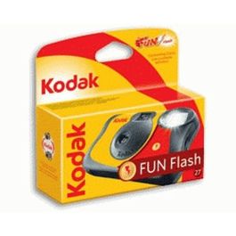 Kodak FunSaver Cámara Desechable 39 Exposiciones con Flash Incorporado, Película 800 ISO, Gran Angular 24mm, Amarilla y Roja