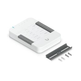 Ubiquiti Single door, 5x 10/100/1000 Base-T, PoE++, 174.9 x 126 x 32.9 mm Ubiquiti Single door, 5x 10/100/1000 Base-T, PoE++, 174.9 x 126 x 32.9 mm