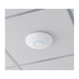 Ubiquiti Punto de Acceso UniFi U7-PRO WiFi 7 para Montaje en Techo, 6 Transmisiones Espaciales, 6 GHz