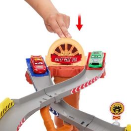 Mattel Jfl57 Disney Pixar Cars Radiador Springs Race y Rescue Circuito de Carreras con Rayo McQueen y Chick Hicks Set de Juego +4 años