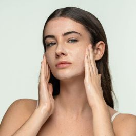Pack de Rutina Facial y Corporal CBD InnovaGoods Pack de Rutina Facial y Corporal CBD InnovaGoods