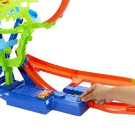 Hot Wheels Pista Big Air Crash - Incluye Coche Escala 1:64 - Medidas 68,7x62,5x85,9 cm - Edad +5 años - Requiere Pilas