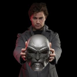 Hasbro Marvel Legends Casco Roleplay Premium Doctor Muerte | Réplica Escala 1:1 | Incluye Capucha y Base para Coleccionistas & Cosplay Precio: 108.68999966. SKU: B1AY2E8GNN