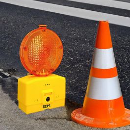 Edm Baliza de Señalización LED para Obras, 2 Leds 0,05W 6000-8000lm, Intermitente/Fijo, IP42, con Gancho y Anclaje Metálico