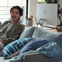 HP All-in-One 24-cr0067ns | Ordenador 23.8" Full HD Táctil IPS, Intel Core i5-1335U, 8GB RAM, 512GB SSD NVMe, Teclado y Ratón Inalámbricos, Windows 11 Home