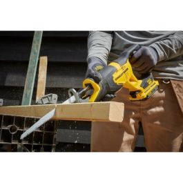 Stanley Fatmax SFMCS300D2K-QW Sierra de Vaivén Inalámbrica 18V con 2 Baterías 2Ah y Cargador - Corte 300mm