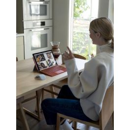 Microsoft Surface Arc Mouse, Diseño Ultrafino, Ergonómico y Plegable, Conectividad Bluetooth, Desplazamiento Vertical y Horizontal