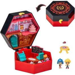 Bandai P50551 Miraculous Ladybug Chibi Boulangerie Mini Universe Set de Juego con Minifiguras de Marinette y Adrien, para niños +3 años Precio: 28.58999979. SKU: B1HDL3AG8L