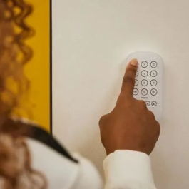 Yale Kit Alarma Inteligente Conectado con 4 Accesorios