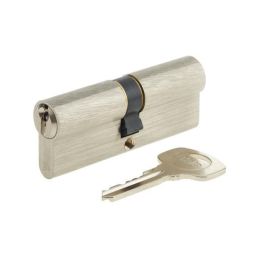 Cilindro de cerradura YALE - Para puerta / entrada exterior - 5 pines - 3 llaves - 40 x 40 mm Precio: 29.49999965. SKU: B1EAVZQXFN