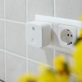 Yale Puente WiFi para acceso remoto 05/401C00/WH con Asistente de Voz Enchufe de 2 pines