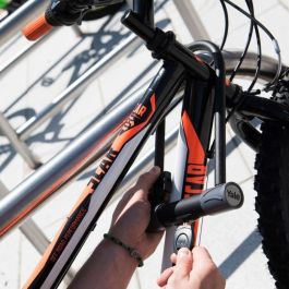 Yale Cerradura de Seguridad U con Certificación Secure Silver + Cable - Para Bicicleta y ATV, Acero Endurecido, Cilindro Alta Seguridad