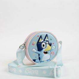 Cerdá Bolso de Hombro Infantil 3D Bluey para Niños y Niñas, Diseño Bluey 13x13x4 cm, Color Azul, Edad Mínima Recomendada 3 Años Cerdá Bolso de Hombro Infantil 3D Bluey para Niños y Niñas, Diseño Bluey 13x13x4 cm, Color Azul, Edad Mínima Recomendada 3 Años
