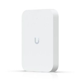 Ubiquiti AP WiFi 7 Montaje Pared, 4 Spatial Streams, 115 m2, 3x 2.5 GbE RJ45 PoE, Switch Integrado para Hostelería