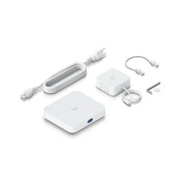 Ubiquiti Router Cloud Gateway Max UCG-Max Procesador ARM Cortex-A53 1.5GHz Memoria 3GB SSD 512GB Blanco