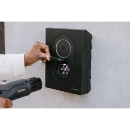 Zaptec Go Cargador de Pared para Vehículo Eléctrico 22kW Negro Asfalto Universal WiFi/4G, el más seguro y fácil de instalar