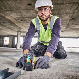DEWALT DW088CG Láser de Líneas Verde, Alcance 30m, Nivel Horizontal/Vertical, Batería AA