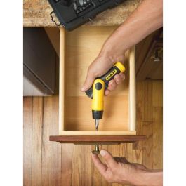 Stanley Destornillador Trinquete Articulado Pistola con Depósito Integrado de 6 Bits - Caja 25 uds.