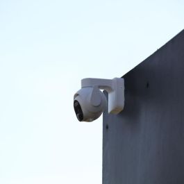 Cámaras para exterior - DIO CONNECTED HOME - Juego de 2 - Giratorias - Batería - 3 MP Cámaras para exterior - DIO CONNECTED HOME - Juego de 2 - Giratorias - Batería - 3 MP
