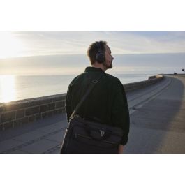 Poly Voyager Surround 80 UC Auriculares Bluetooth Over-Ear con ANC Adaptable, Micrófonos Integrados, USB-C/A para Llamadas y Música