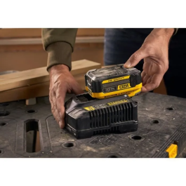 Stanley Fatmax SFMCB14-QW Cargador 18V 4A Compatible con todas las baterías de la gama V20