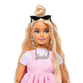 Muñeca barbie deluxe vestido con lazo. Muñeca barbie deluxe vestido con lazo.