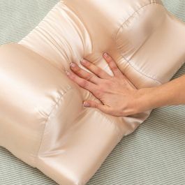 Almohada Cervical Antiarrugas con Funda de Satén Youthlow InnovaGoods Almohada Cervical Antiarrugas con Funda de Satén Youthlow InnovaGoods