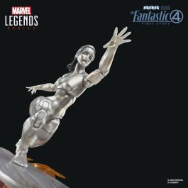 Hasbro Figura Estela Plateada Marvel Los 4 Fantásticos 15cm Articulada con 5 Accesorios, Manos Alternativas, Tabla de Surf y Base
