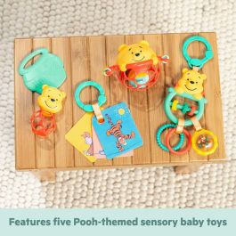 Disney Baby DIS0074451174542 - Set Regalo Nacimiento Bebé Winnie the Pooh 5 Juguetes: Mordedor, Pelota, Sonajero, Clip Cochecito