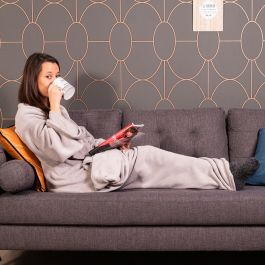 Home Deco Factory Manta con Mangas Gris 140x180 cm