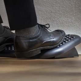 Reposapiés Ergonómico/ Inclinable/ Ajustable NGS Footnest/ 448 x 335mm Reposapiés Ergonómico/ Inclinable/ Ajustable NGS Footnest/ 448 x 335mm