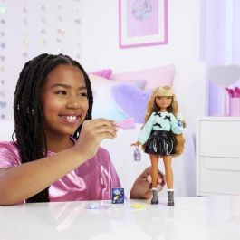 Barbie JGG36 Muñeca Zia, la mejor amiga de tus sueños, con 7 accesorios