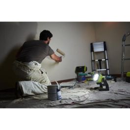 Proyector LED de 18 V - 3 intensidades: 1800 / 1100 / 500 lúmenes - Cabezal giratorio 360° - RYOBI RLFD18-0 Proyector LED de 18 V - 3 intensidades: 1800 / 1100 / 500 lúmenes - Cabezal giratorio 360° - RYOBI RLFD18-0