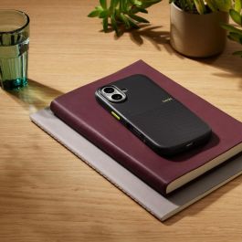 Beats MGJX4LL/A Funda Rugged para iPhone 17 con MagSafe y Control de Cámara, Protección contra Caídas, Everest Black