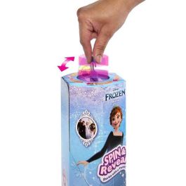 Muñeca frozen anna spin and reveal.incluye 11 sorpresas 5 accesorios y 5 pegatinas con una escena de juego inspirada en la pelicula.