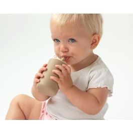 KioKids Vaso de Silicona Beige con Pajita y Tapa, 180 ml, +6 meses, Antiderrame, Apto Lavavajillas Microondas Congelador KioKids Vaso de Silicona Beige con Pajita y Tapa, 180 ml, +6 meses, Antiderrame, Apto Lavavajillas Microondas Congelador