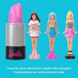 Barbie JBD26 - Mini set de pintalabios BarbieLand con 6 muñecas Fashionistas articuladas de 3,8cm en tubo, +4 años