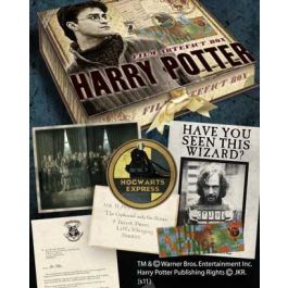 The Noble Collection Caja de Recuerdos Harry Potter: Réplicas de la Caja de Objetos de Hogwarts, Incluye Carta, Póster y Entrada Quidditch de Películas Precio: 33.68999975. SKU: B1CQ5HQVPJ