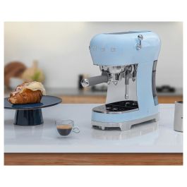 Smeg ECF02PBEU Máquina Espresso, 1.1L, 1350W, Pastel Blue