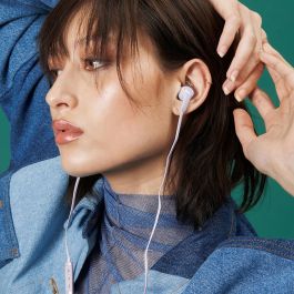 Fresh 'n Rebel Auriculares Flow Dreamy Lilac con Micrófono Integrado, Mando y Conexión USB-C. Diseño Compacto y Ergonómico para Música y Llamadas.