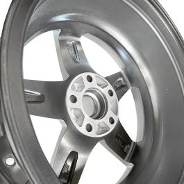 Llanta Momo Hyperstar Ece 6,5x16 Et43 4x100 Plata 60,1 Ece MOMWHSH65643RD6 Llanta Momo Hyperstar Ece 6,5x16 Et43 4x100 Plata 60,1 Ece MOMWHSH65643RD6
