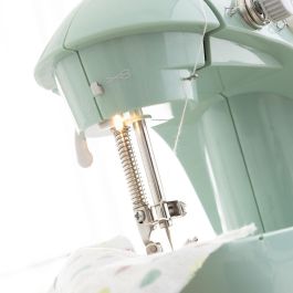 Mini Máquina de Coser Portátil con LED, Cortahílos y Accesorios Sewny InnovaGoods