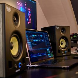 Hercules Monitor de Estudio 5 (Par) - 80W RMS (x2), 160W Pico, Biamplificado LF50W/HF30W, Woofer 5" Kevlar para Mezcla Hercules Monitor de Estudio 5 (Par) - 80W RMS (x2), 160W Pico, Biamplificado LF50W/HF30W, Woofer 5" Kevlar para Mezcla