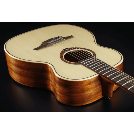 LAG Guitarra Acústica Travel Spruce Folk Tapa Abeto Engelmann Macizo Caoba Fondo/Aros BrankoWood Natural Brillante