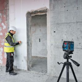 BOSCH PROFESSIONAL GLL 20-22 G Láser de Línea Verde Doble Alimentación, Precisión ± 0,3 mm/m