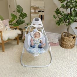 Ingenuity Columpio SimpleComfort Everston Cradling Swing - Asiento Ajustable - 8 Melodías y Sonidos - Desde el Nacimiento - Eléctrico